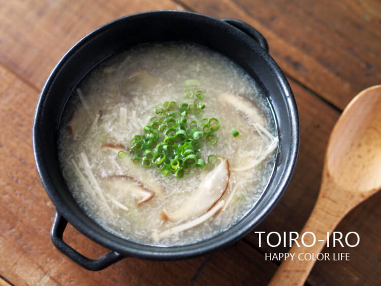 すりレンコンとキノコの中華風スープ