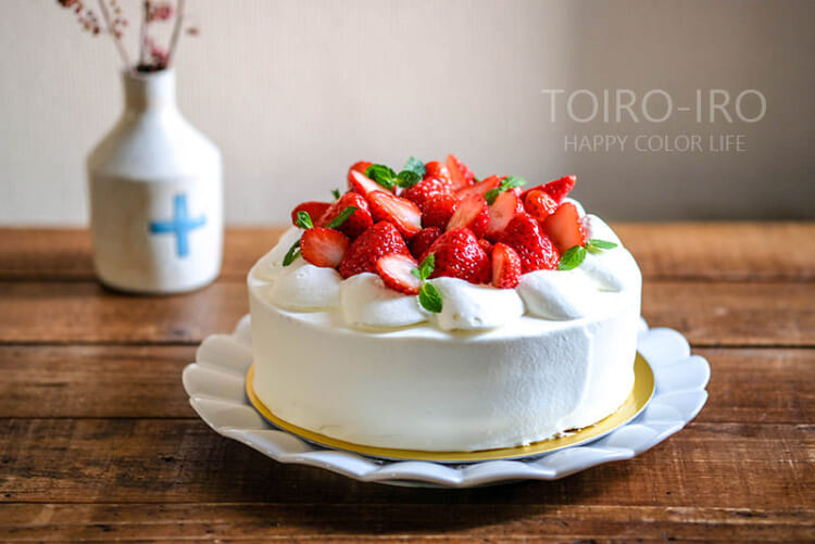 誕生日おめでとう(イチゴのデコレーションケーキ)