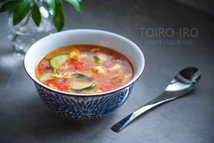 トマトとズッキーニとふわふわ卵のスープ