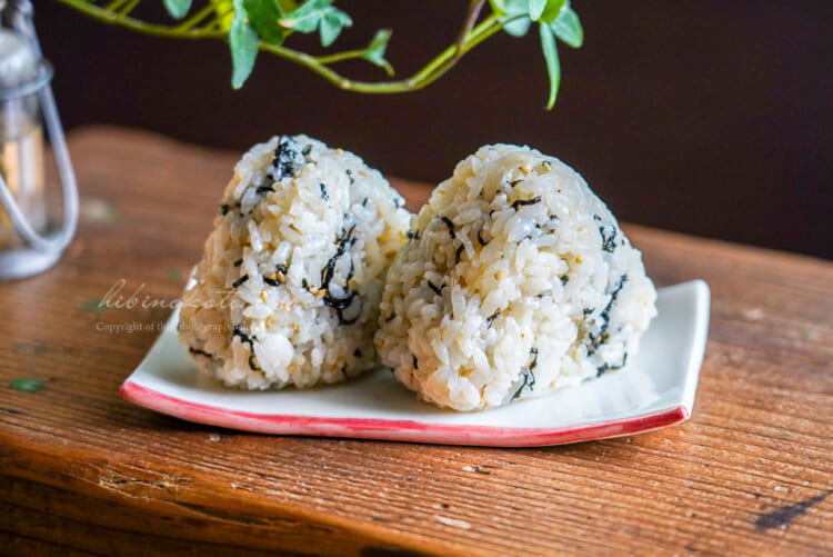 牛肉のコクがすごい!ダシダで作る旨みたっぷりおにぎり