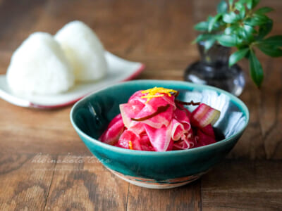 紅芯大根とカンタン酢で作る ヒラヒラゆず大根